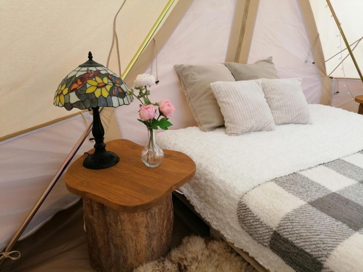 Kuusehaldja Glamping Tente de luxe Kohila